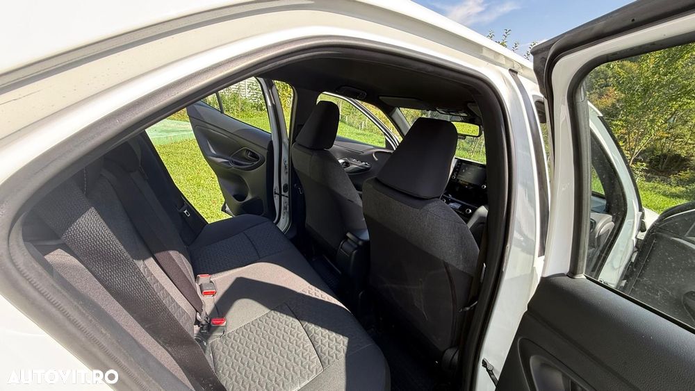 Toyota Yaris Cross 1.5 VVT-i HSD 116 4x2 HEV Dynamic - 8