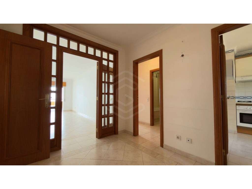 Apartamento T1 - Elegância, Luz Natural e Localização Premium no Co... - Grande imagem: 5/26