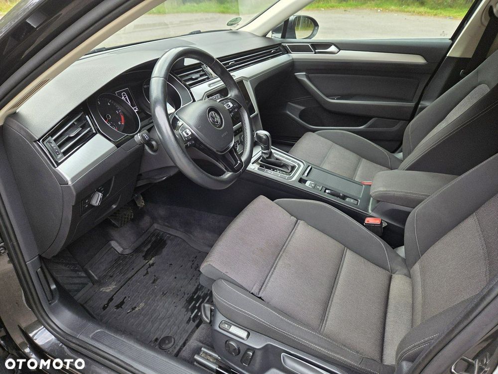 Volkswagen Passat - 11