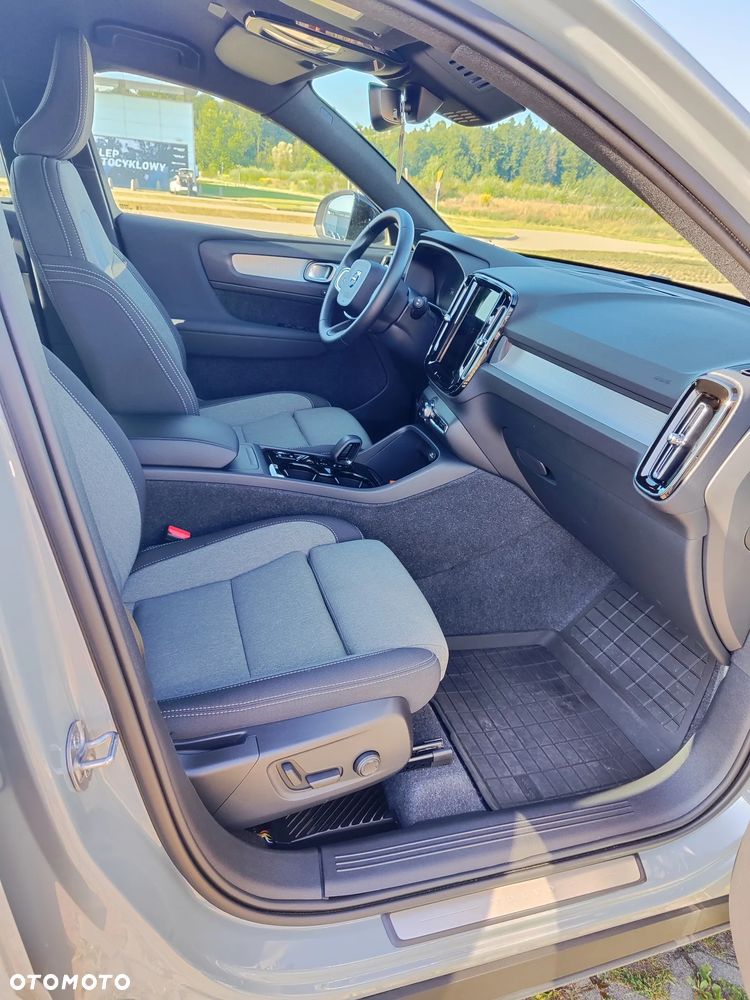Volvo XC 40 B3 Plus Dark - 16