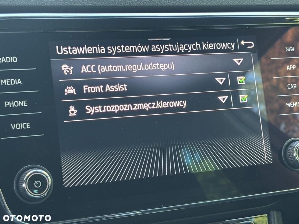 Skoda Superb 2.0 TDI SCR Ambition DSG - 25