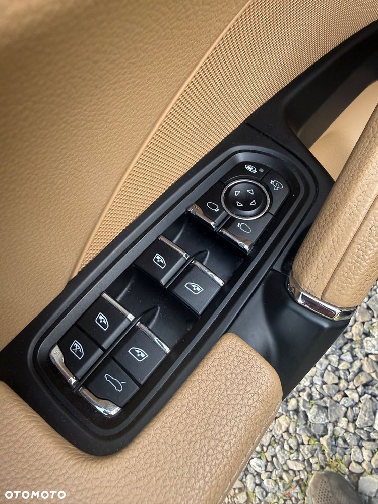 Porsche Cayenne - 19