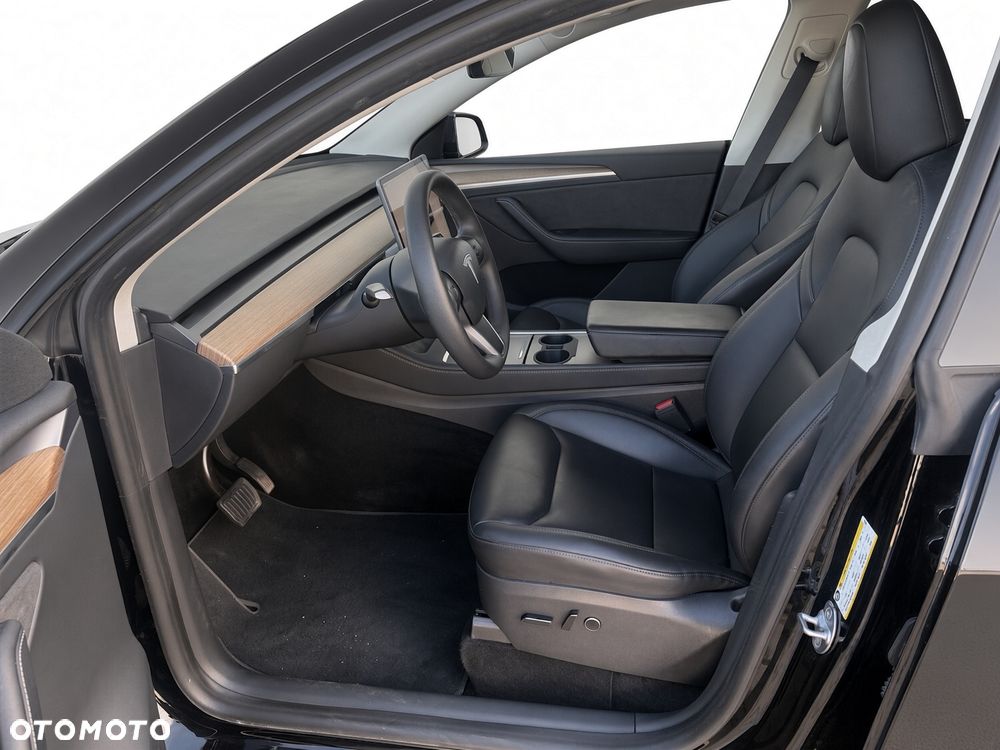 Tesla Model Y - 9
