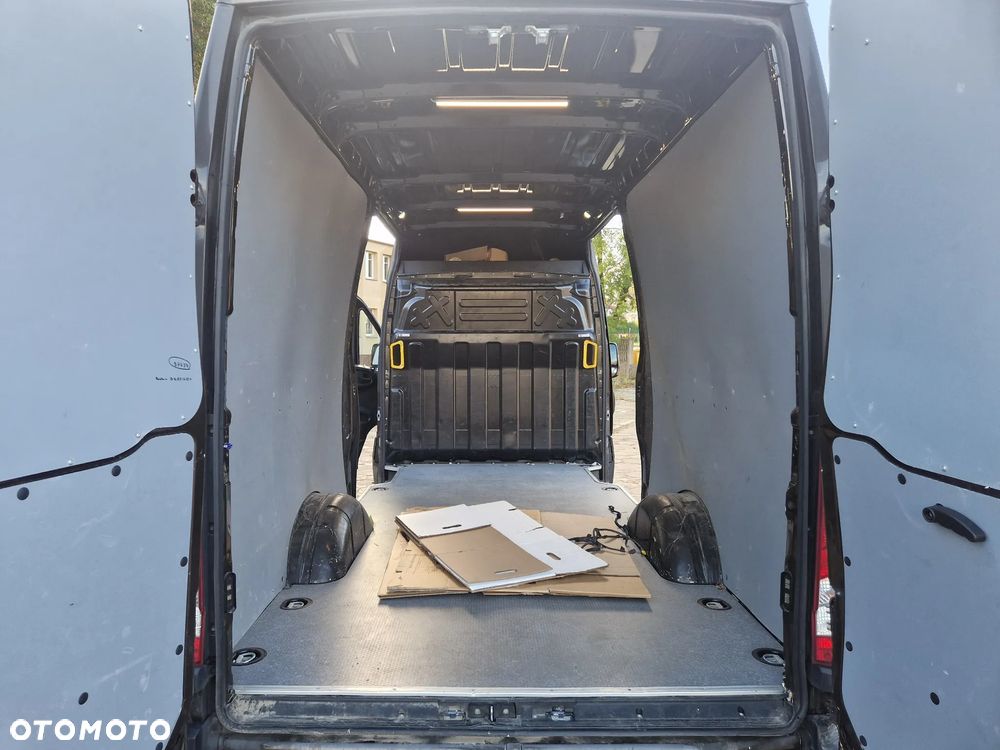 Iveco Daily 35S18 Hi-Matic - 12