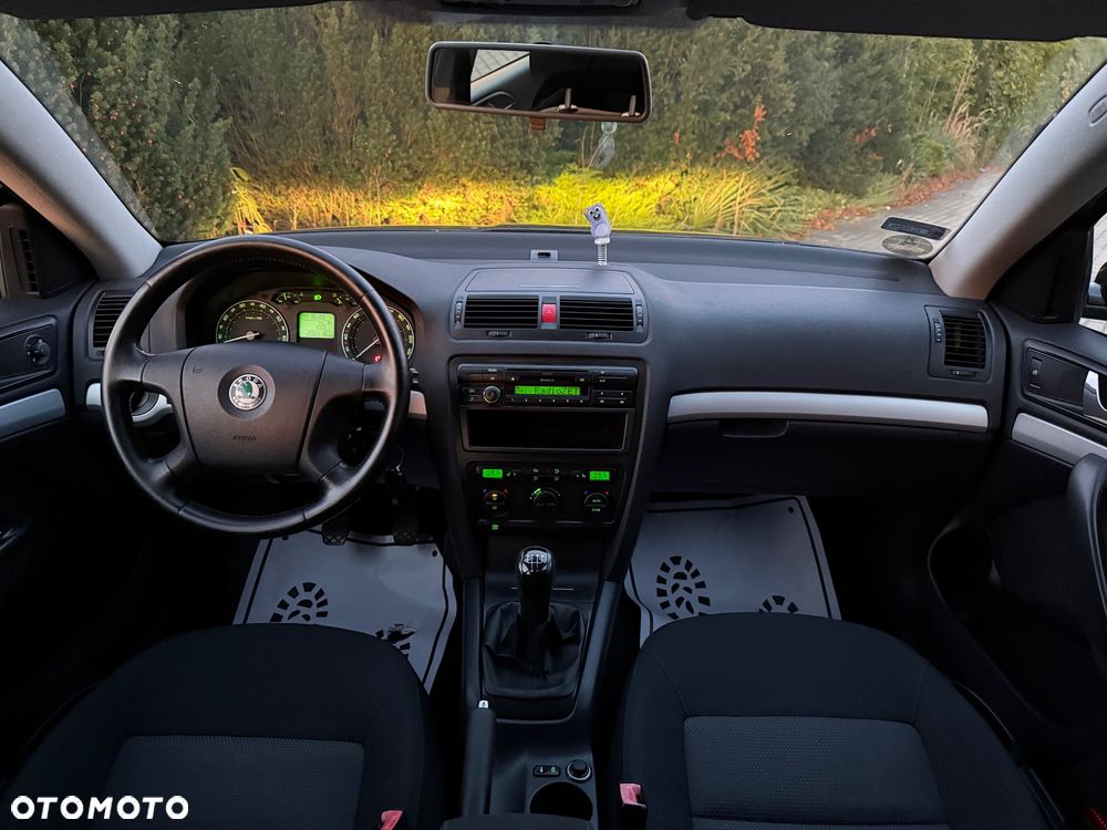 Skoda Octavia 1.6 Ambiente - 11