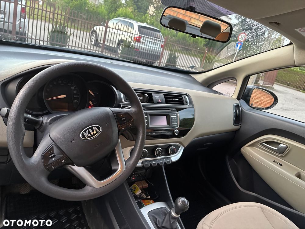 Kia Rio 1.2 L - 10
