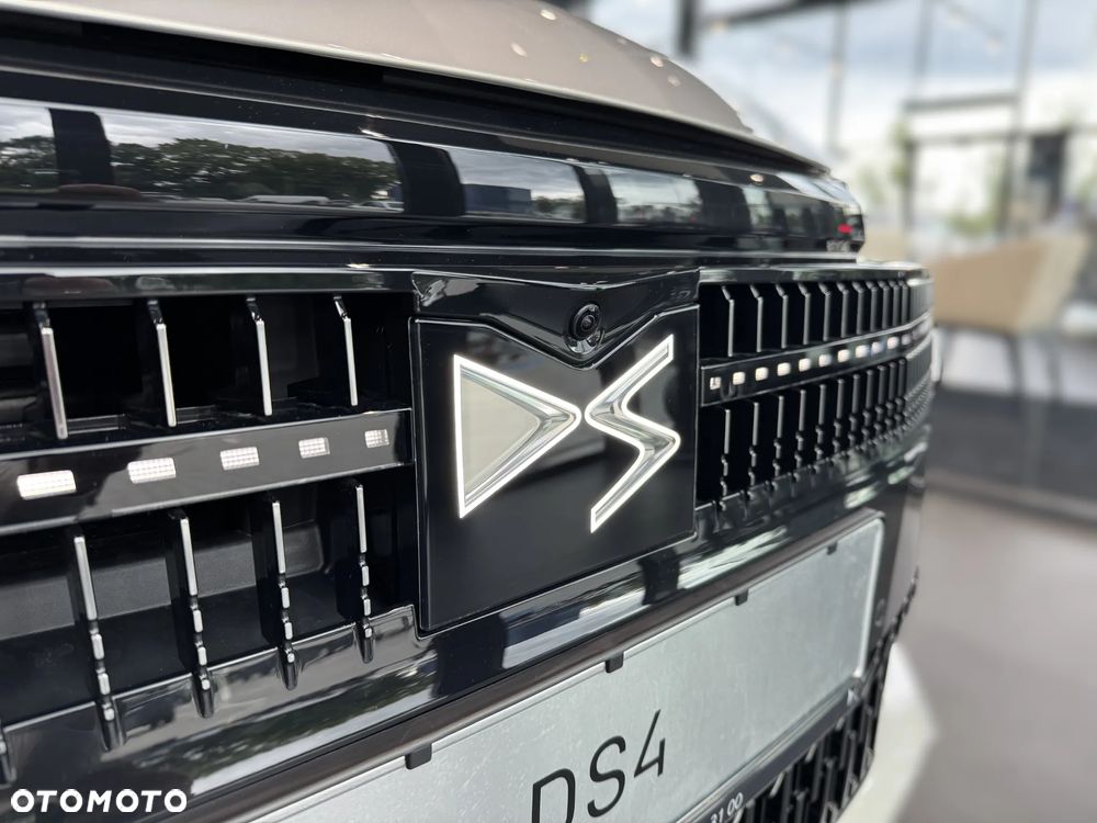 DS Automobiles N°4 1.2 mHEV Étoile Alcantara eDCS6 - 7