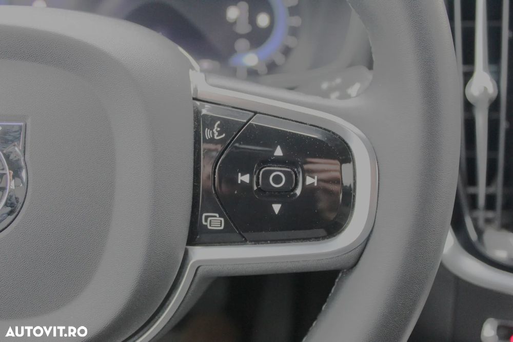 Volvo S60 B4 B DKG Plus Dark - 19