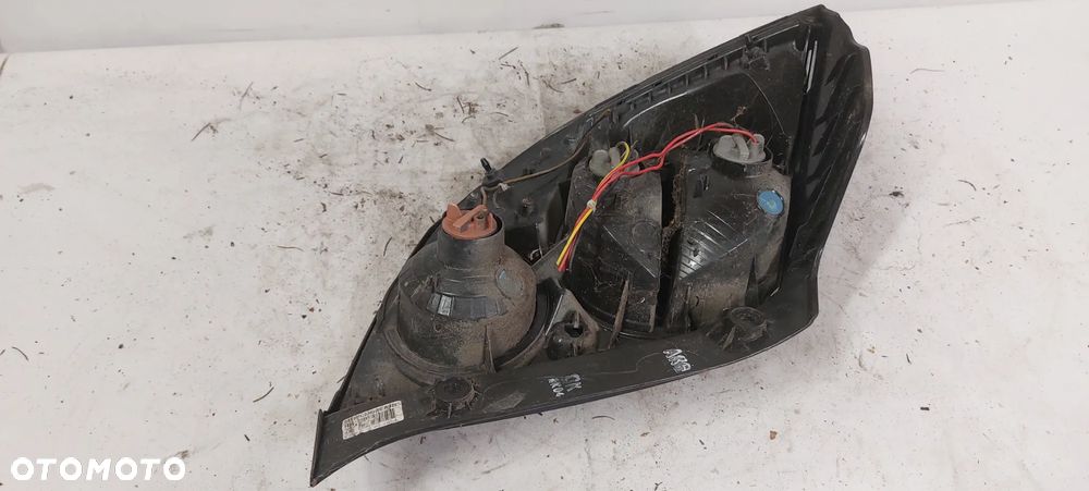 .  TYL TYLNA LAMPA PRAWA CHEVROLET AVEO T300 - 3