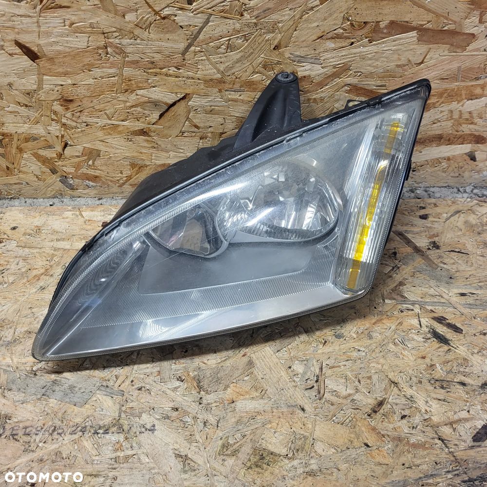 FORD FOCUS MK2 KOMBI HB 04-07r LAMPA LEWA LEWY PRZÓD