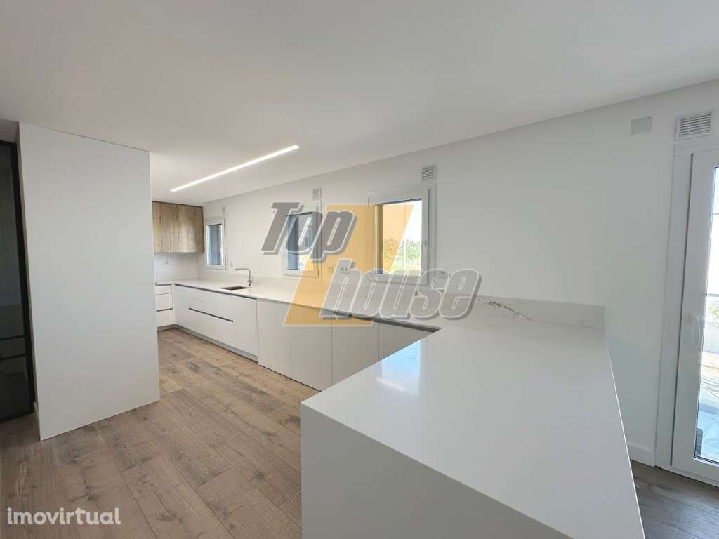 Apartamento T3+2 duplex de luxo com parqueamento - Feijó - Grande imagem: 3/33