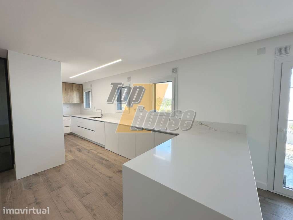 Apartamento T3+2 duplex de luxo com parqueamento - Feijó - Grande imagem: 3/33
