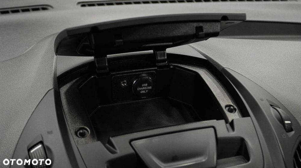 Ford Transit Courier - 27