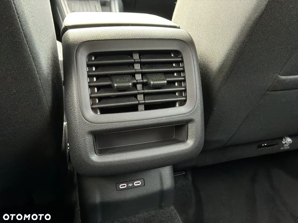 Volkswagen T-Roc - 30