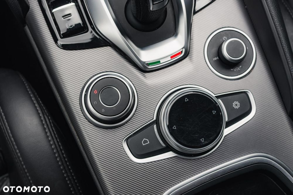 Alfa Romeo Giulia 2.0 Turbo Veloce Q4 - 23