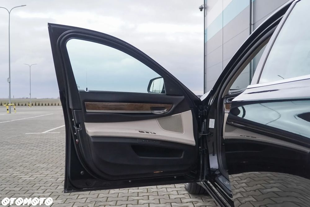 BMW Seria 7 750i L xDrive - 24