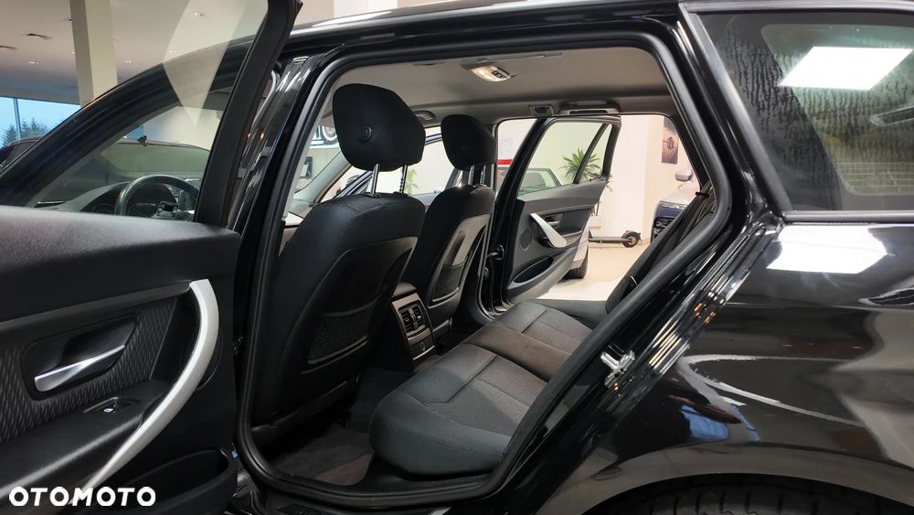 BMW Seria 3 318d Sport Line - 22