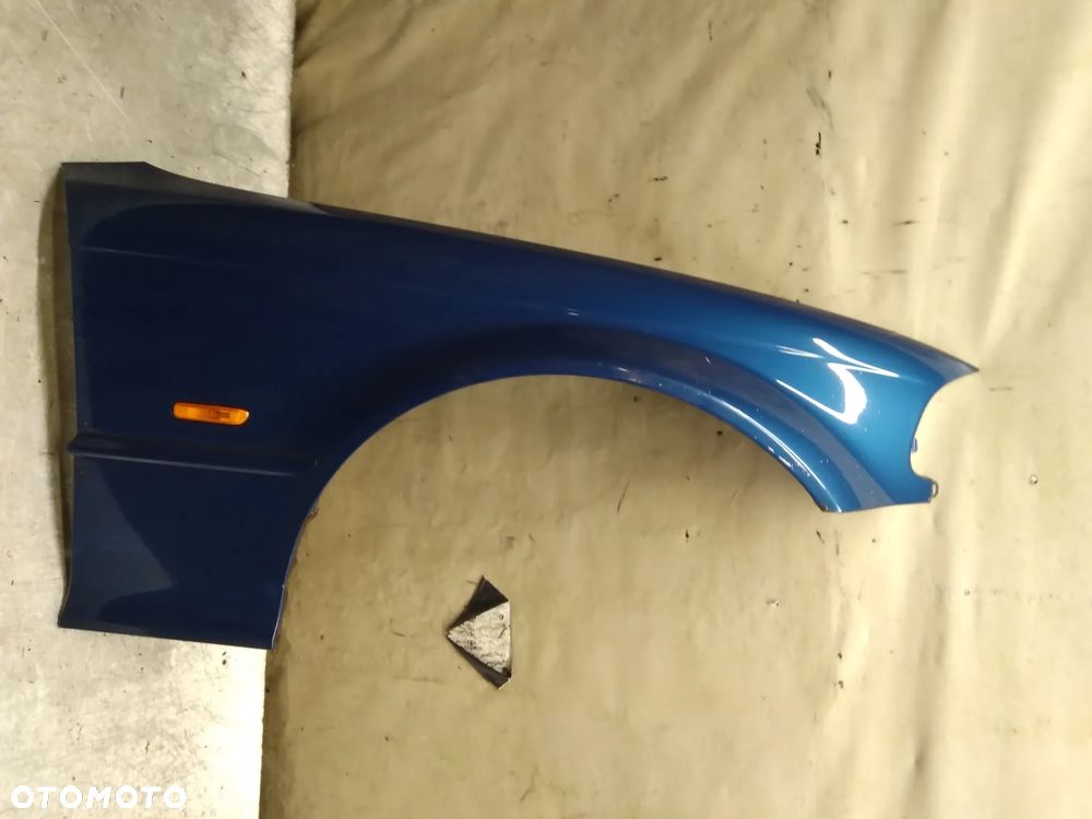 BŁOTNIK PRZÓD PRZEDNI PRAWY DO BMW E39 TOPASBLAU NIEBIESKI - 1