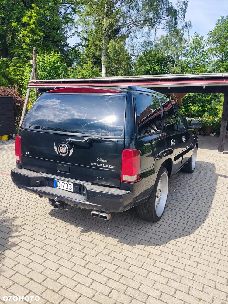 Cadillac Escalade - 11