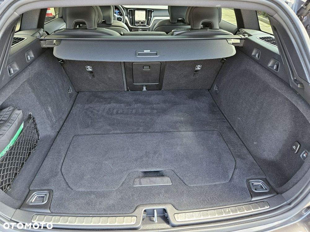 Volvo V60 B4 B DKG Ultra Dark - 16
