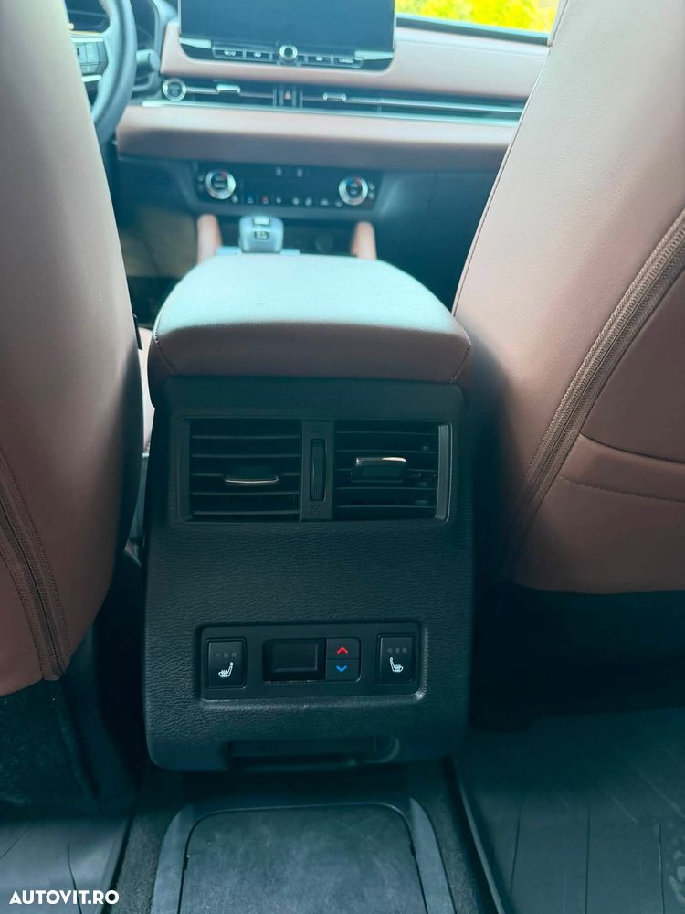 Mitsubishi Outlander 2.4 L 4X4 PHEV Instyle Ultimate - 16