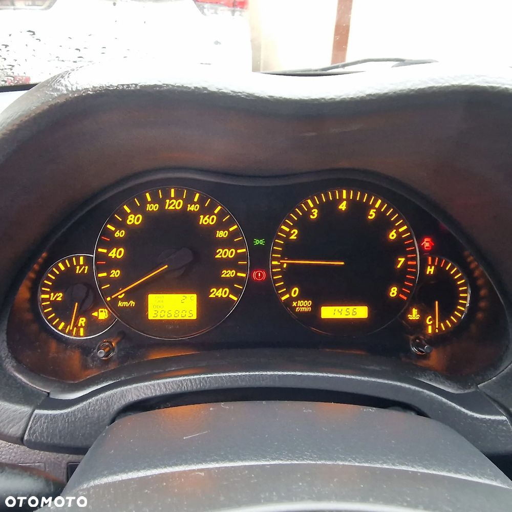 Toyota Avensis 2.0 VVT-i Combi Sol - 10