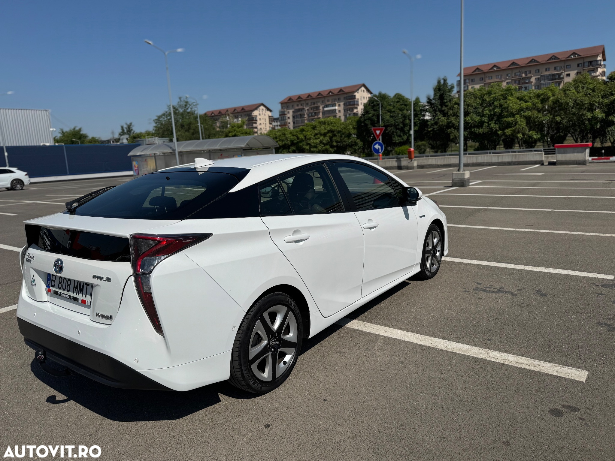 Toyota Prius (Hybrid) Executive - 18