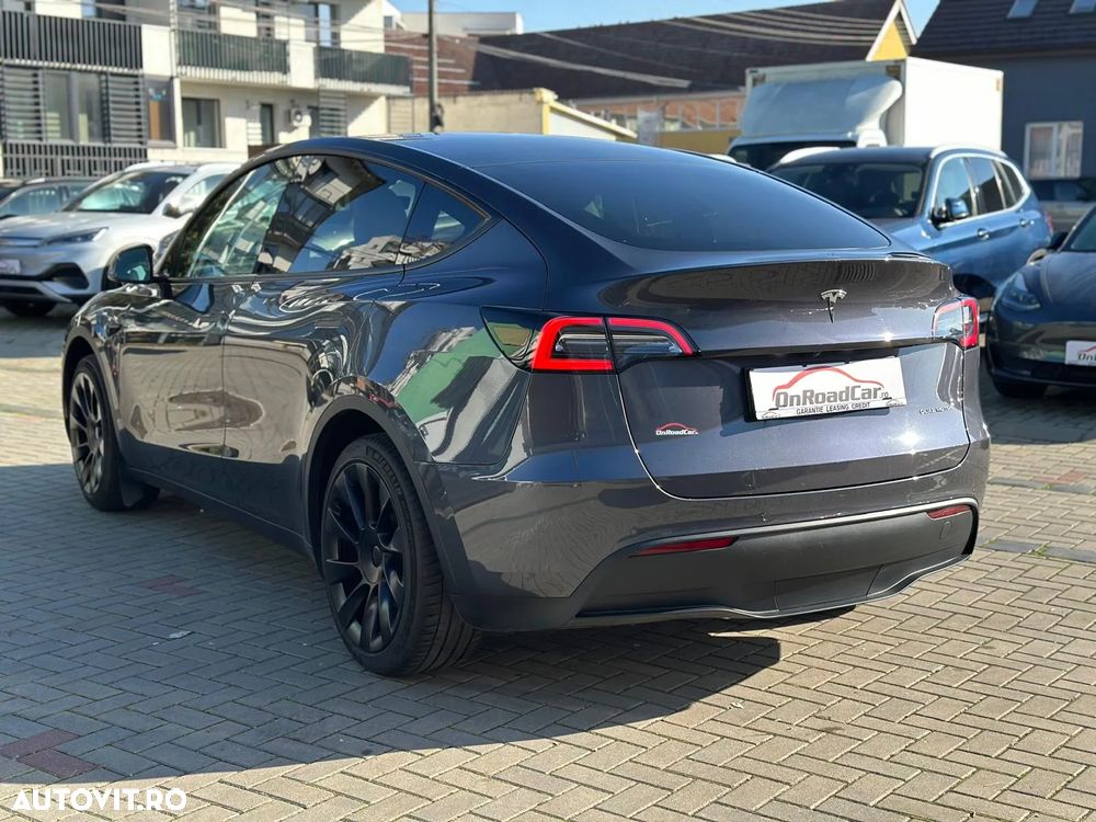 Tesla Model Y - 4