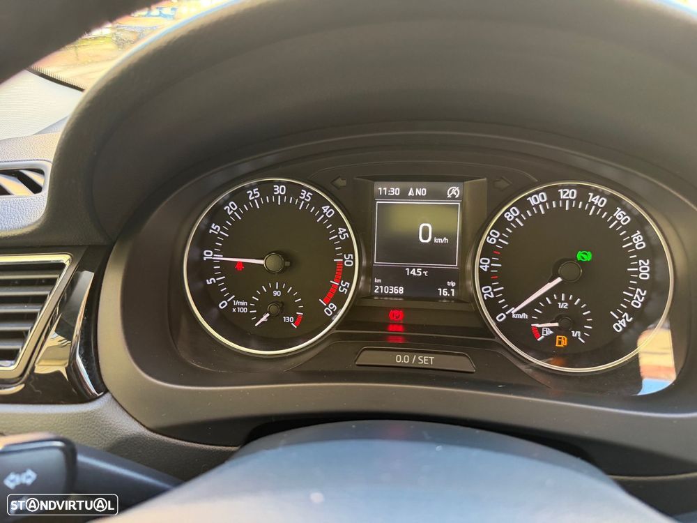 Skoda Rapid Spaceback 1.4 TDI DSG Style - 32