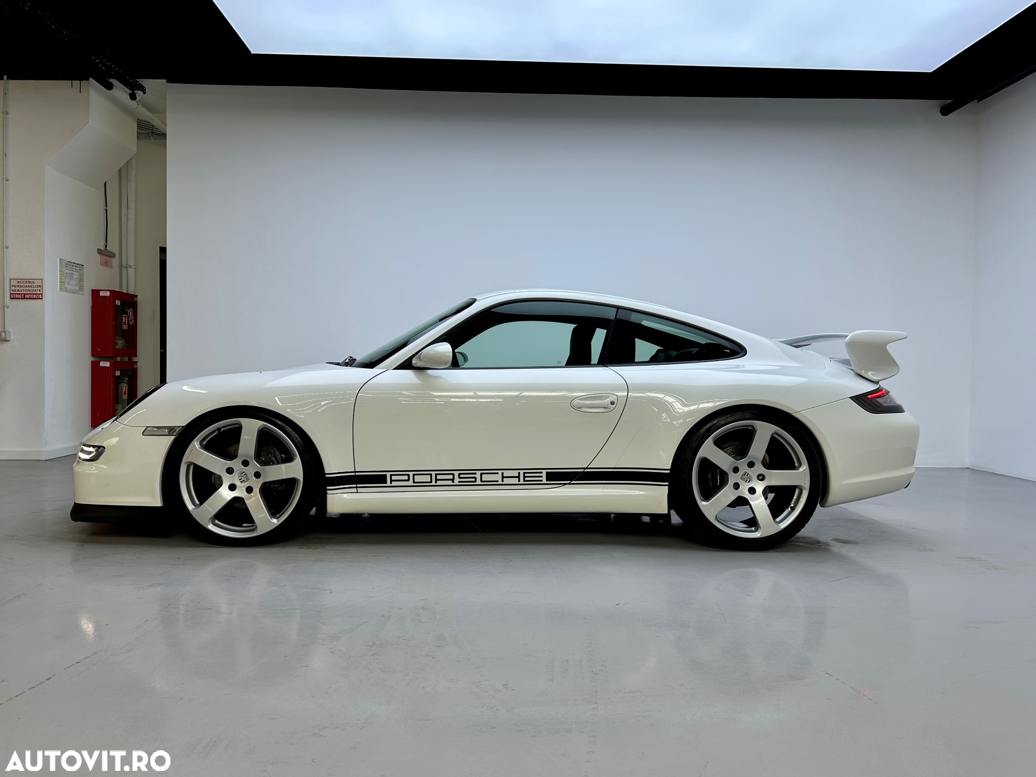 Porsche 911 Carrera - 3