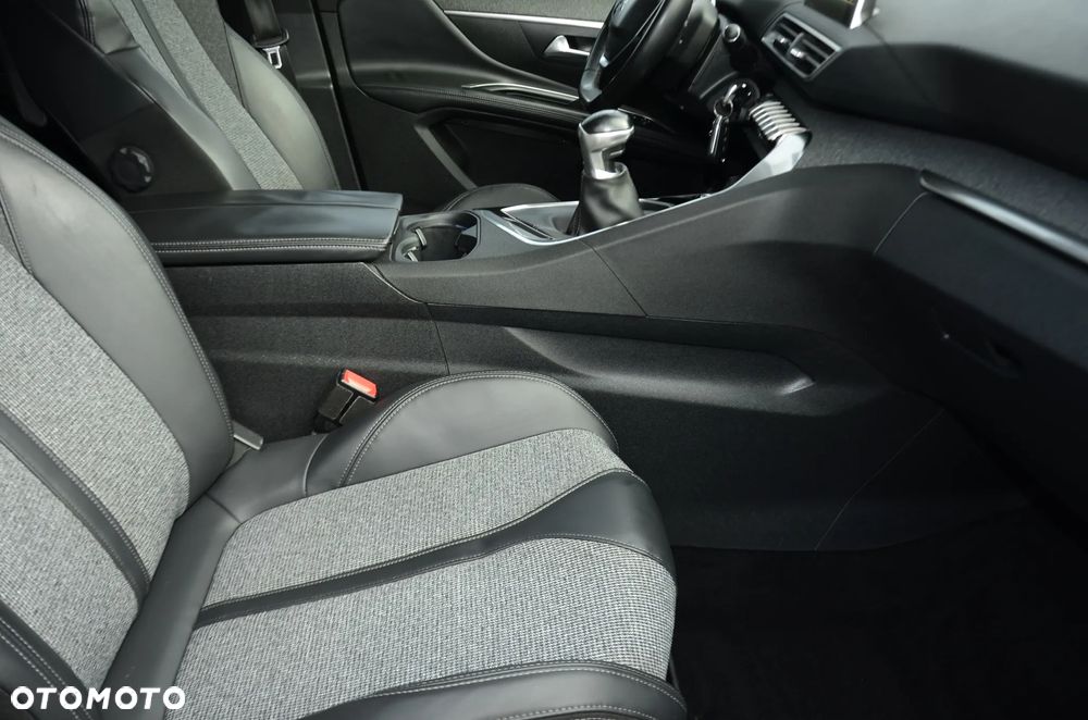 Peugeot 5008 BlueHDi 150 Allure - 23