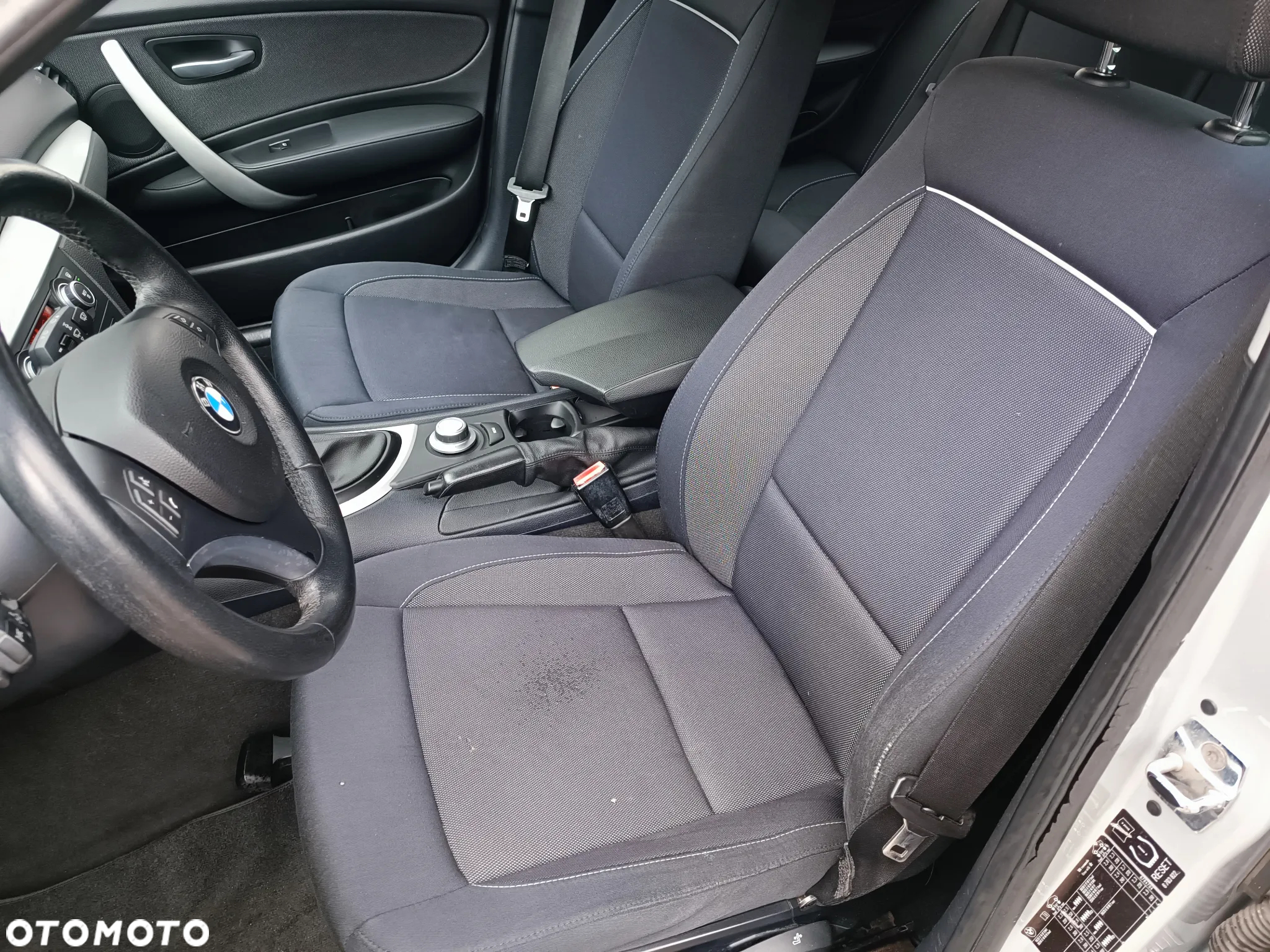 BMW Seria 1 120i - 24