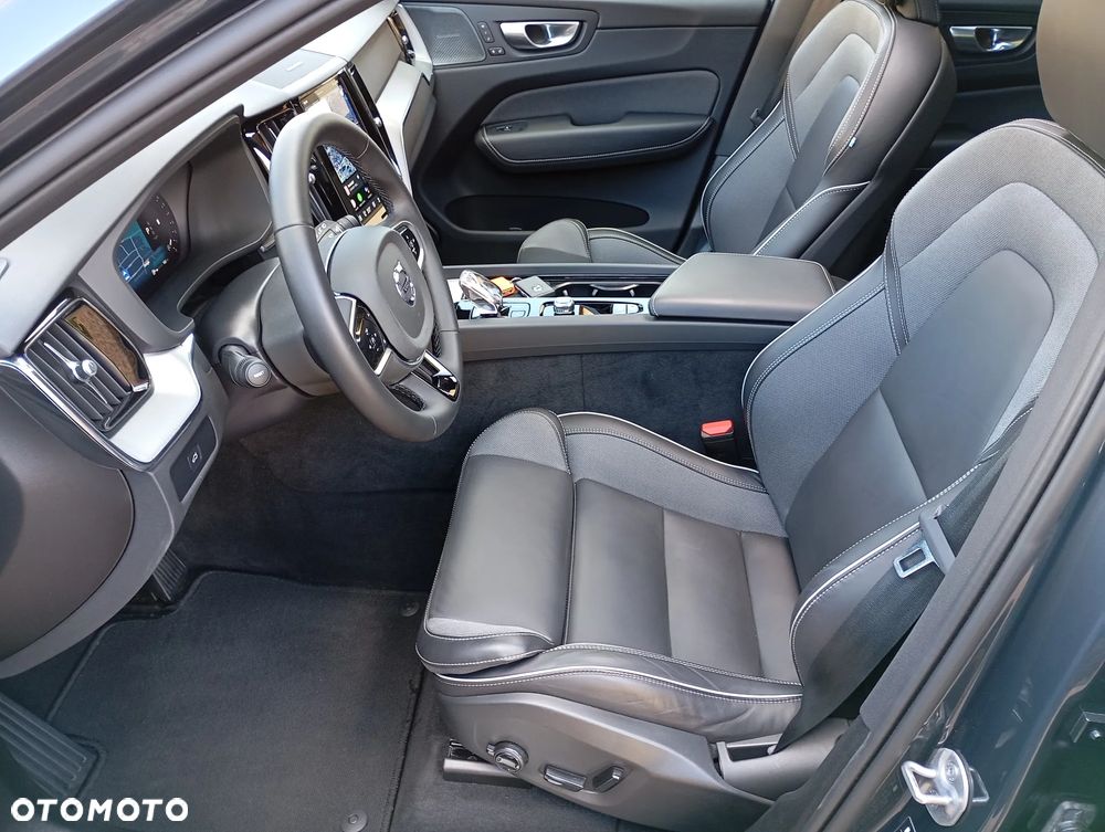 Volvo XC 60 B5 B AWD Plus Dark - 15