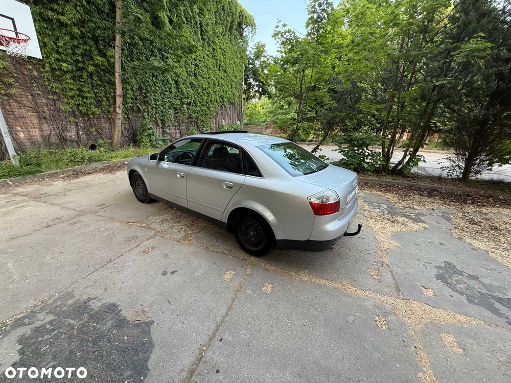 Audi A4 Limousine - 1