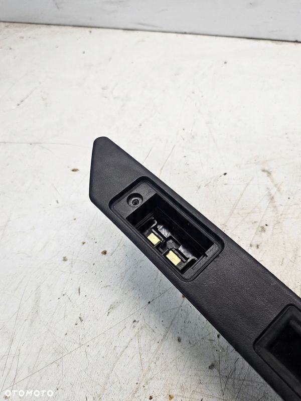 PODŚWIETLENIE TABLICY AUDI A3 A4 A6 8P4827574 **1** - 3