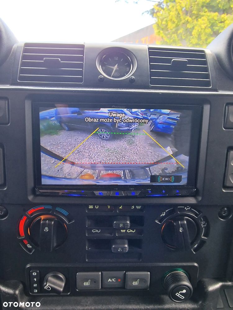 Land Rover Defender 2.4 TD4 SE - 30