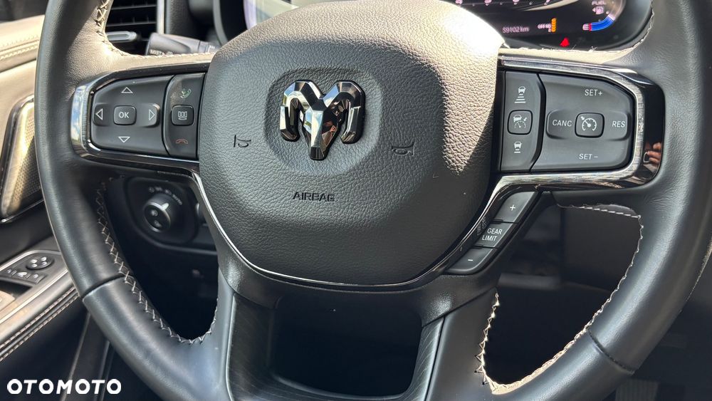RAM 1500 5.7 eTorque Crew Cab Shortbed Limited Black - 30