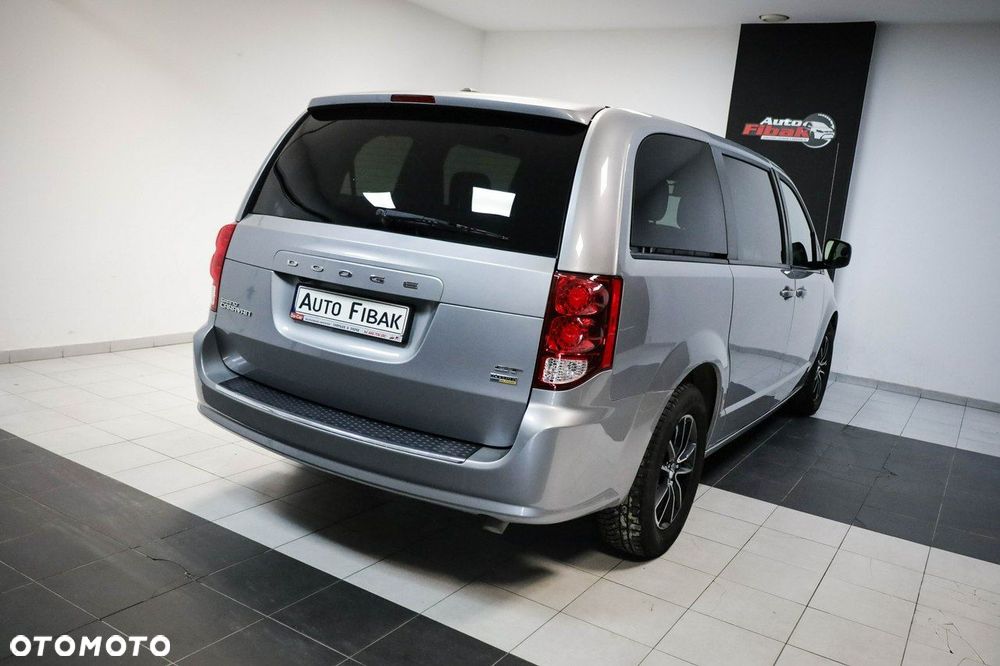Dodge Grand Caravan - 10
