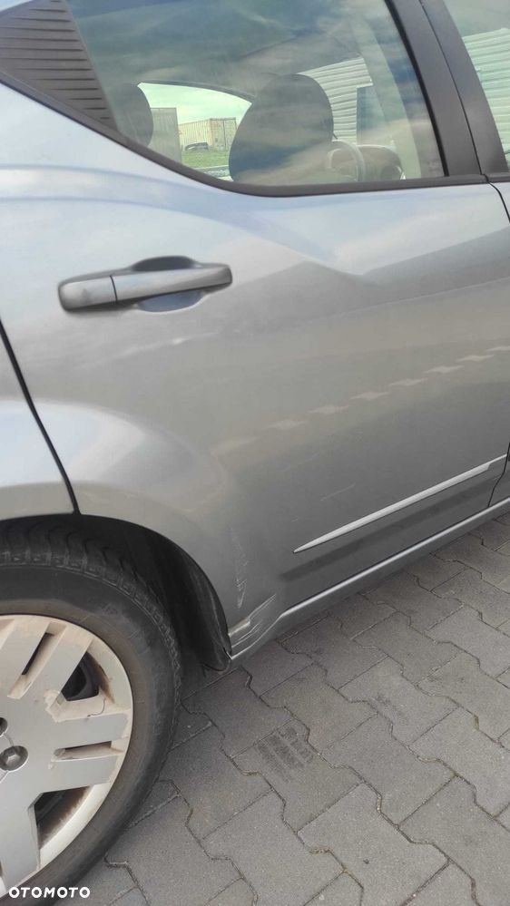 Dodge Avenger - 8