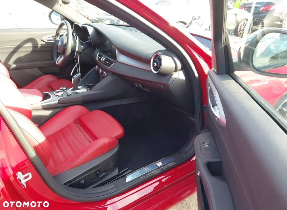 Alfa Romeo Giulia 2.0 Turbo 16V AT8 Veloce Ti - 10