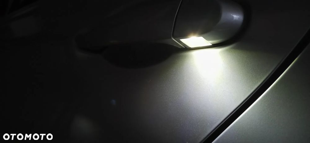 BMW Seria 3 330i Sport Line - 24