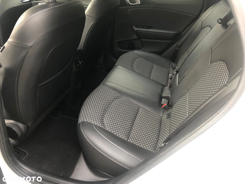 Kia XCeed 1.5 T-GDI Business Line DCT - 11