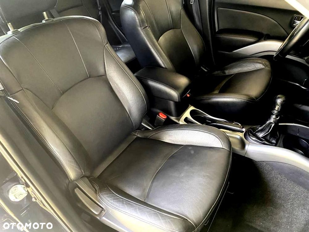 Mitsubishi Outlander 2.0 DID Instyle NAVI - 22