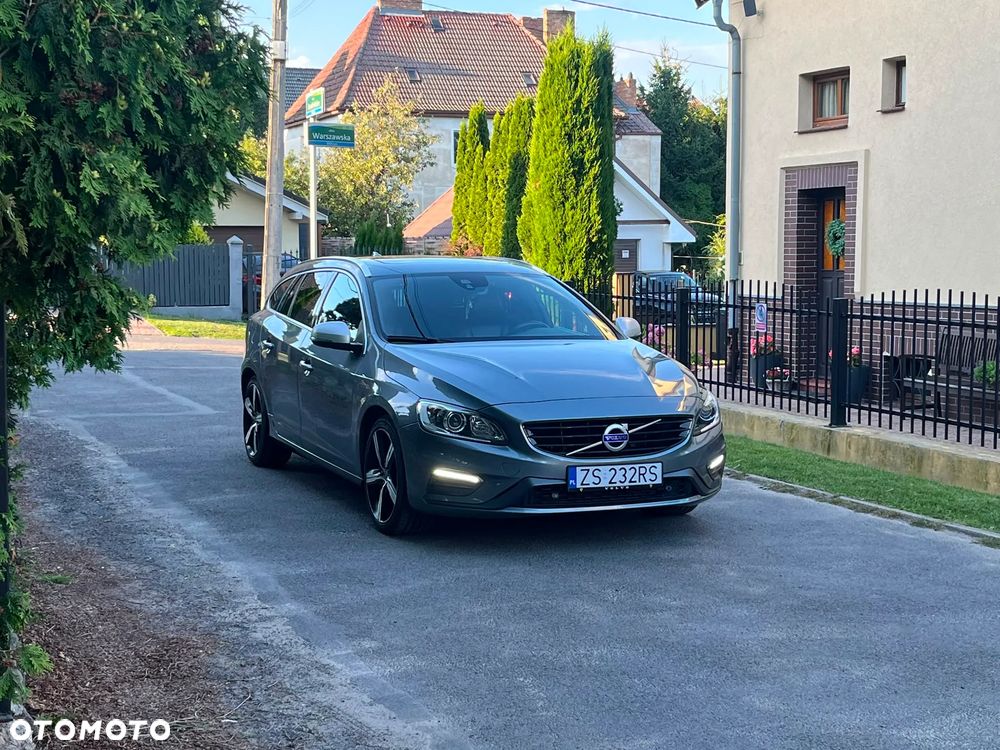 Volvo V60 D4 R-Design - 11