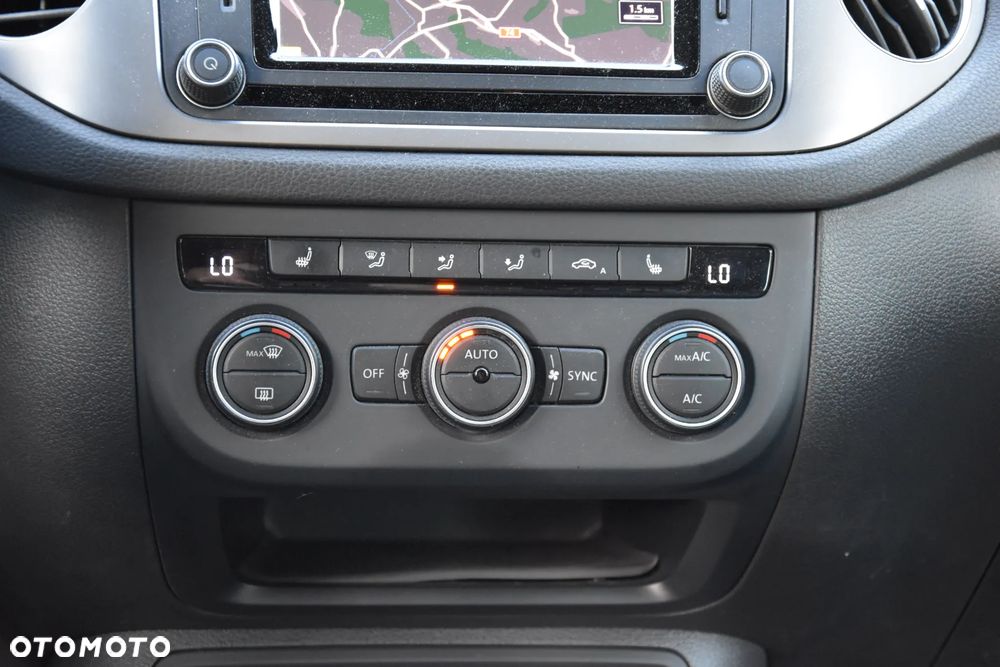 Volkswagen Tiguan 2.0 TDI SCR BlueMotion Technology Lounge Sport & Style - 24