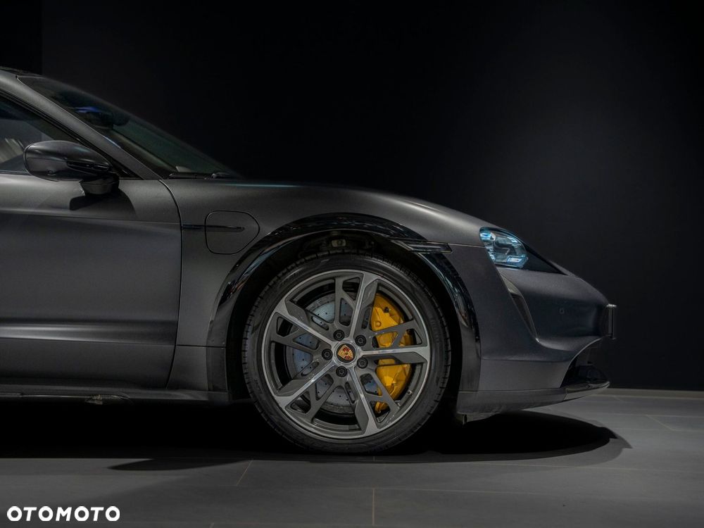 Porsche Taycan Turbo S - 11