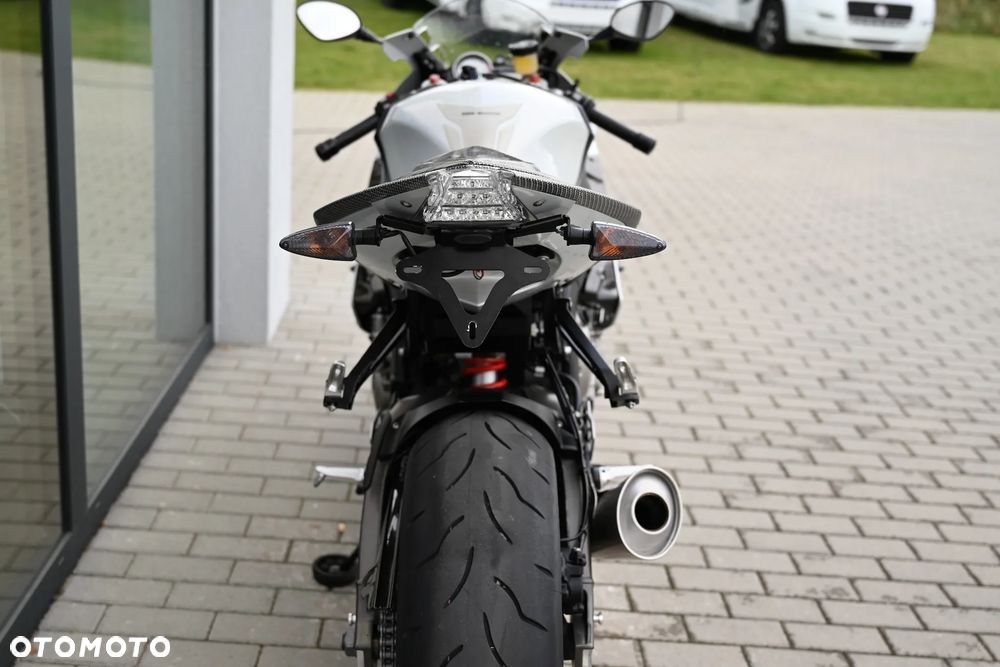 BMW S - 8