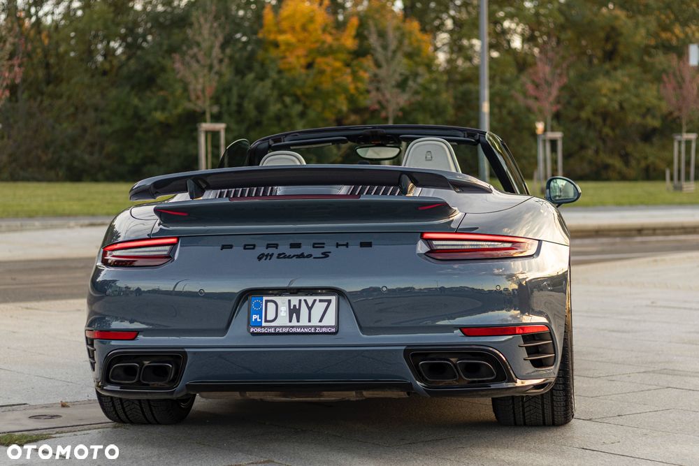 Porsche 911 Turbo S Cabrio - 17