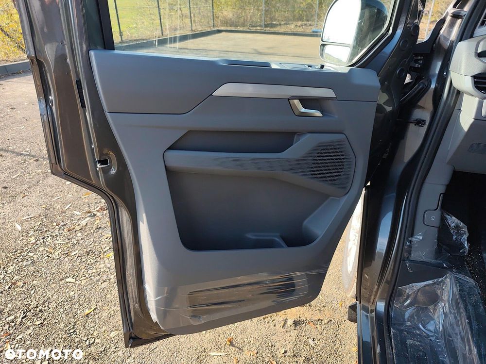 Volkswagen Caravelle - 8