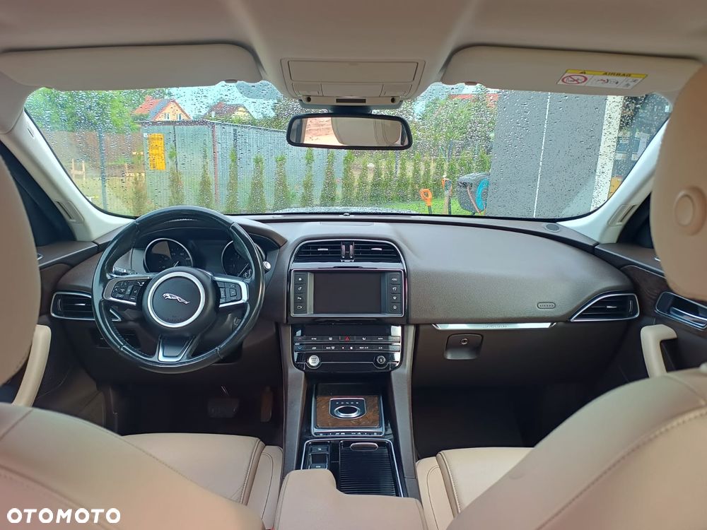 Jaguar F-Pace 2.0 i4D AWD Prestige - 11